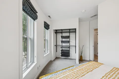 $624,900 | 2477 West Montrose Avenue, Chicago, IL 60618