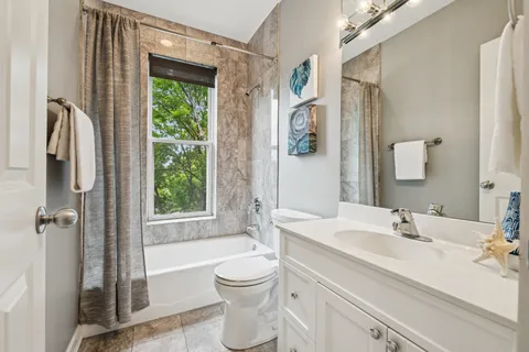 $624,900 | 2477 West Montrose Avenue, Chicago, IL 60618
