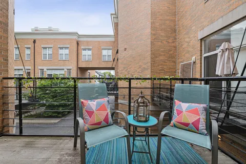 $624,900 | 2477 West Montrose Avenue, Chicago, IL 60618