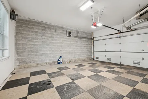 $624,900 | 2477 West Montrose Avenue, Chicago, IL 60618