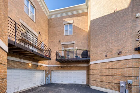 $624,900 | 2477 West Montrose Avenue, Chicago, IL 60618