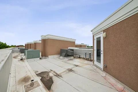 $624,900 | 2477 West Montrose Avenue, Chicago, IL 60618