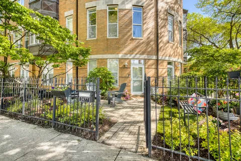 $624,900 | 2477 West Montrose Avenue, Chicago, IL 60618