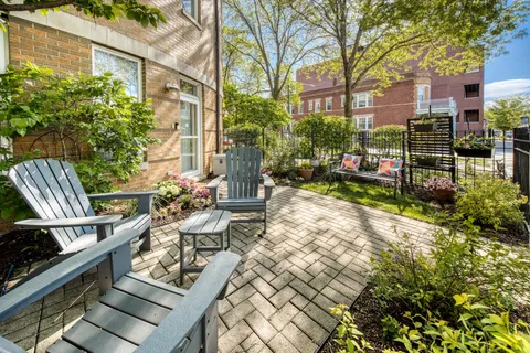 $624,900 | 2477 West Montrose Avenue, Chicago, IL 60618