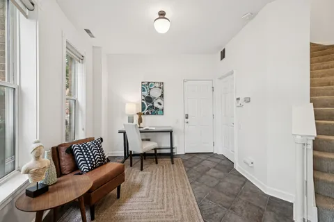 $624,900 | 2477 West Montrose Avenue, Chicago, IL 60618