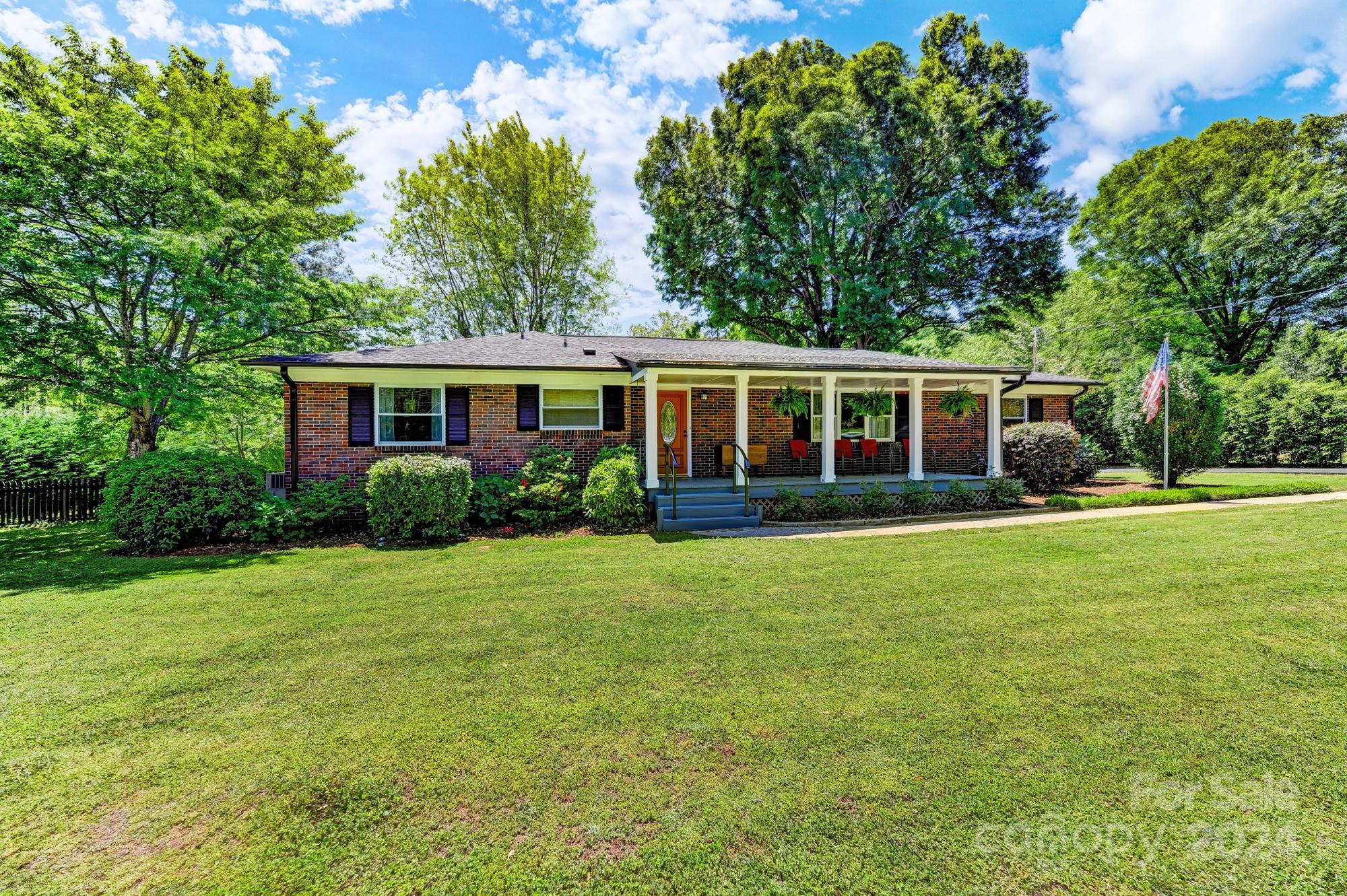 10336 Glenmac Road Charlotte, NC 28215 - Photo 4 of 48 Gallery Image 4