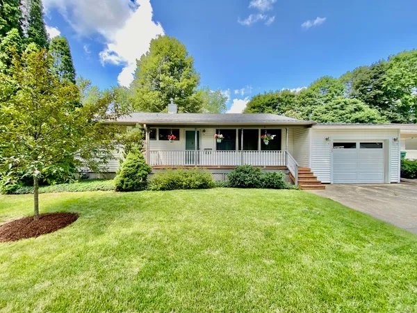 $2,150 | 325 Kishwaukee Drive, Sycamore, IL 60178