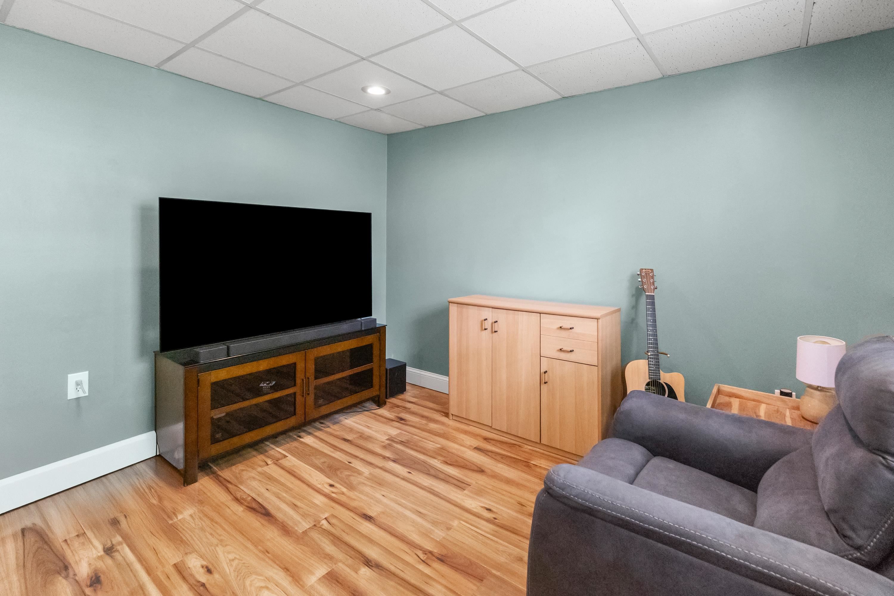 244 River Bank Road Manchester, NH 03103 - Photo 17 of 27 Gallery Image 17