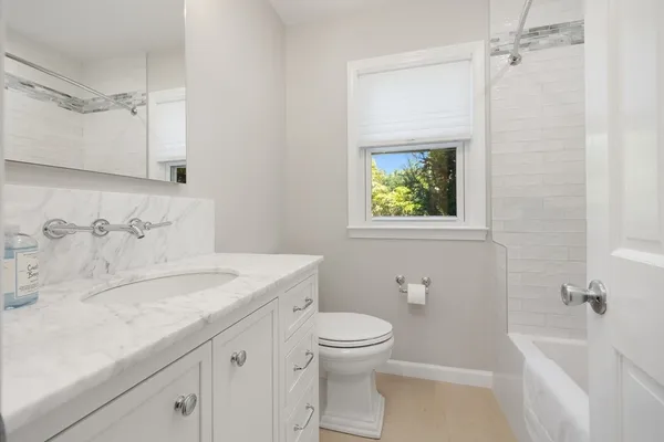 $799,000 | 31 Chief Justice Cushing Highway, Hingham, MA 02043