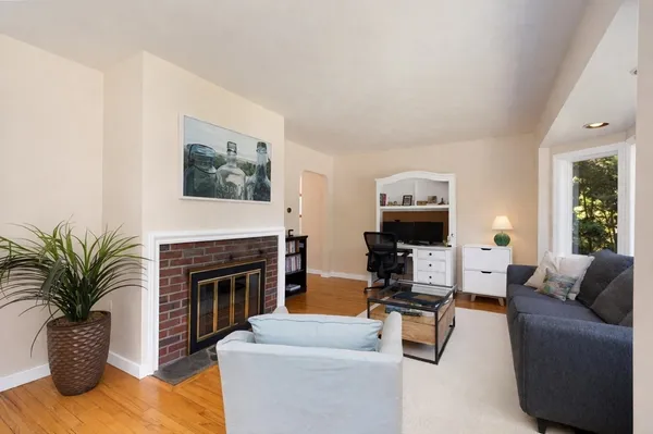 $799,000 | 31 Chief Justice Cushing Highway, Hingham, MA 02043