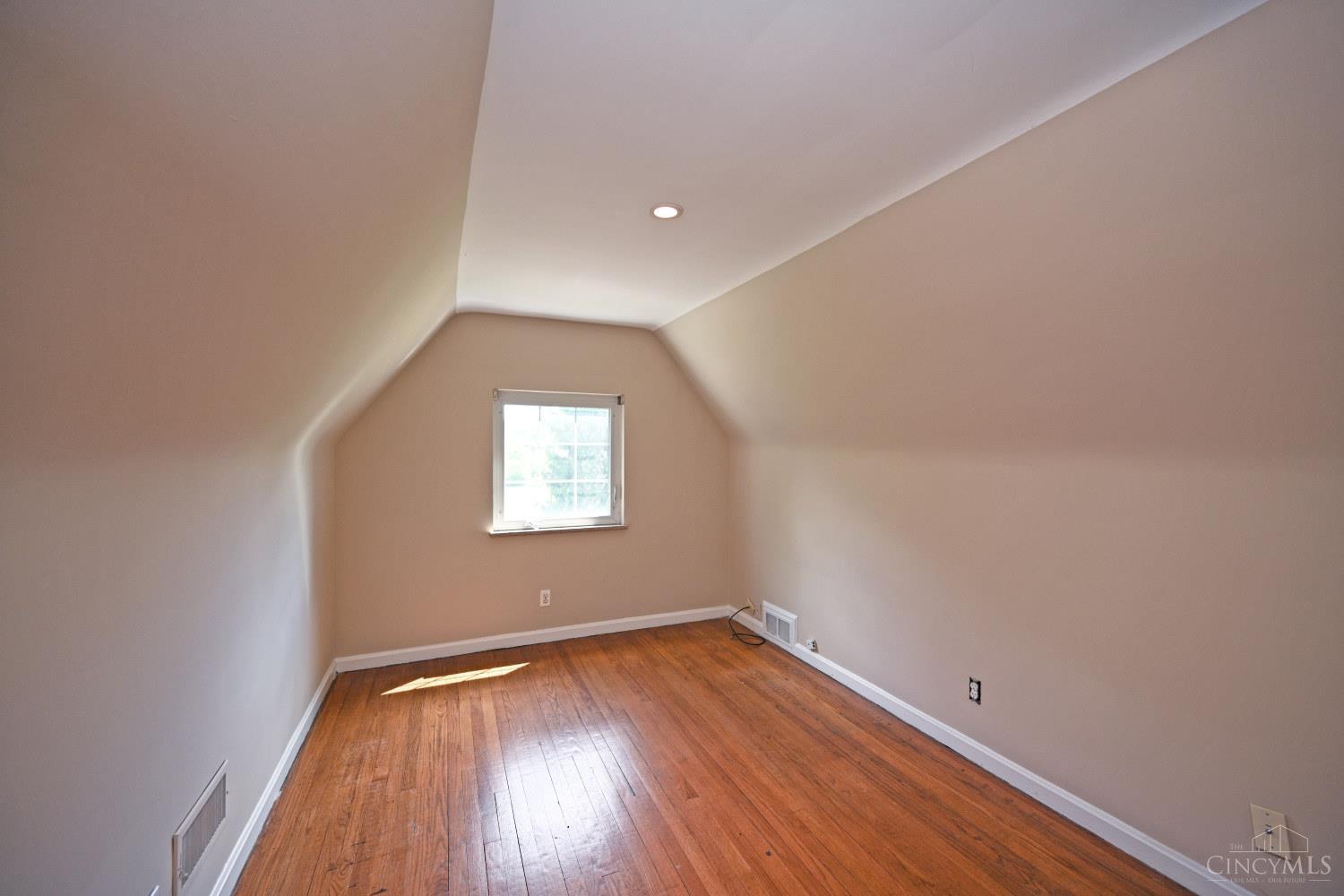 1020 West Galbraith Road Cincinnati, OH 45231 - Photo 44 of 67 Gallery Image 44
