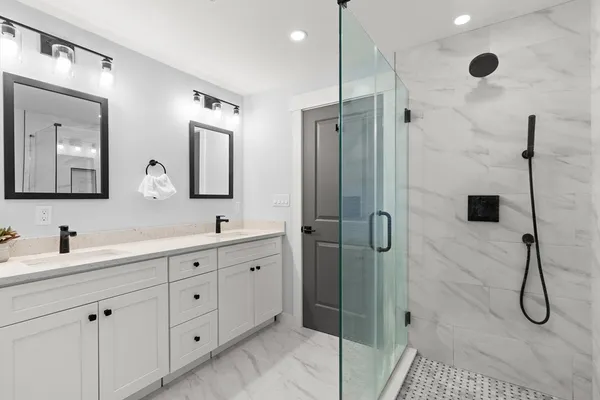 $825,000 | 126-128 High Street, Unit 7, Ipswich, MA 01938