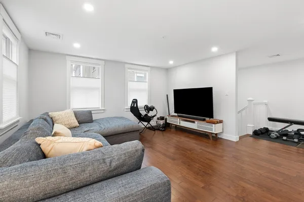$825,000 | 126-128 High Street, Unit 7, Ipswich, MA 01938
