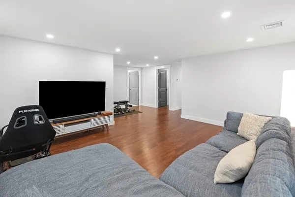 $825,000 | 126-128 High Street, Unit 7, Ipswich, MA 01938