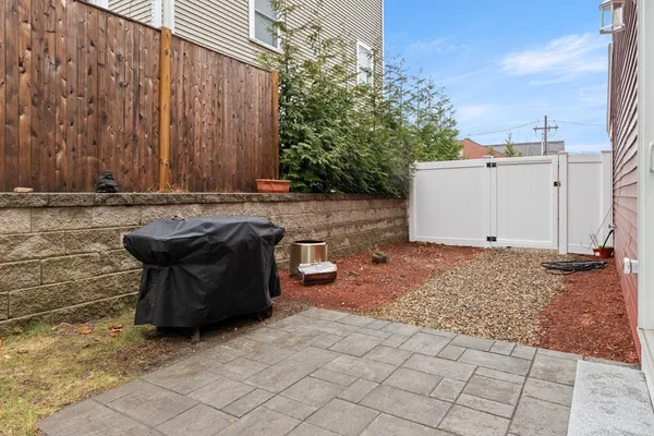 $825,000 | 126-128 High Street, Unit 7, Ipswich, MA 01938