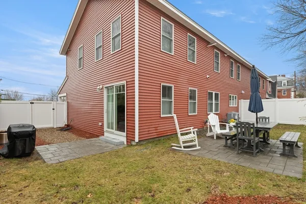 $825,000 | 126-128 High Street, Unit 7, Ipswich, MA 01938