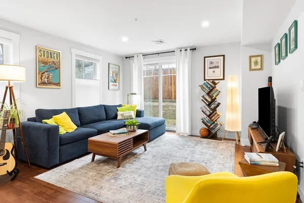 $825,000 | 126-128 High Street, Unit 7, Ipswich, MA 01938