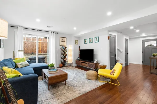 $825,000 | 126-128 High Street, Unit 7, Ipswich, MA 01938