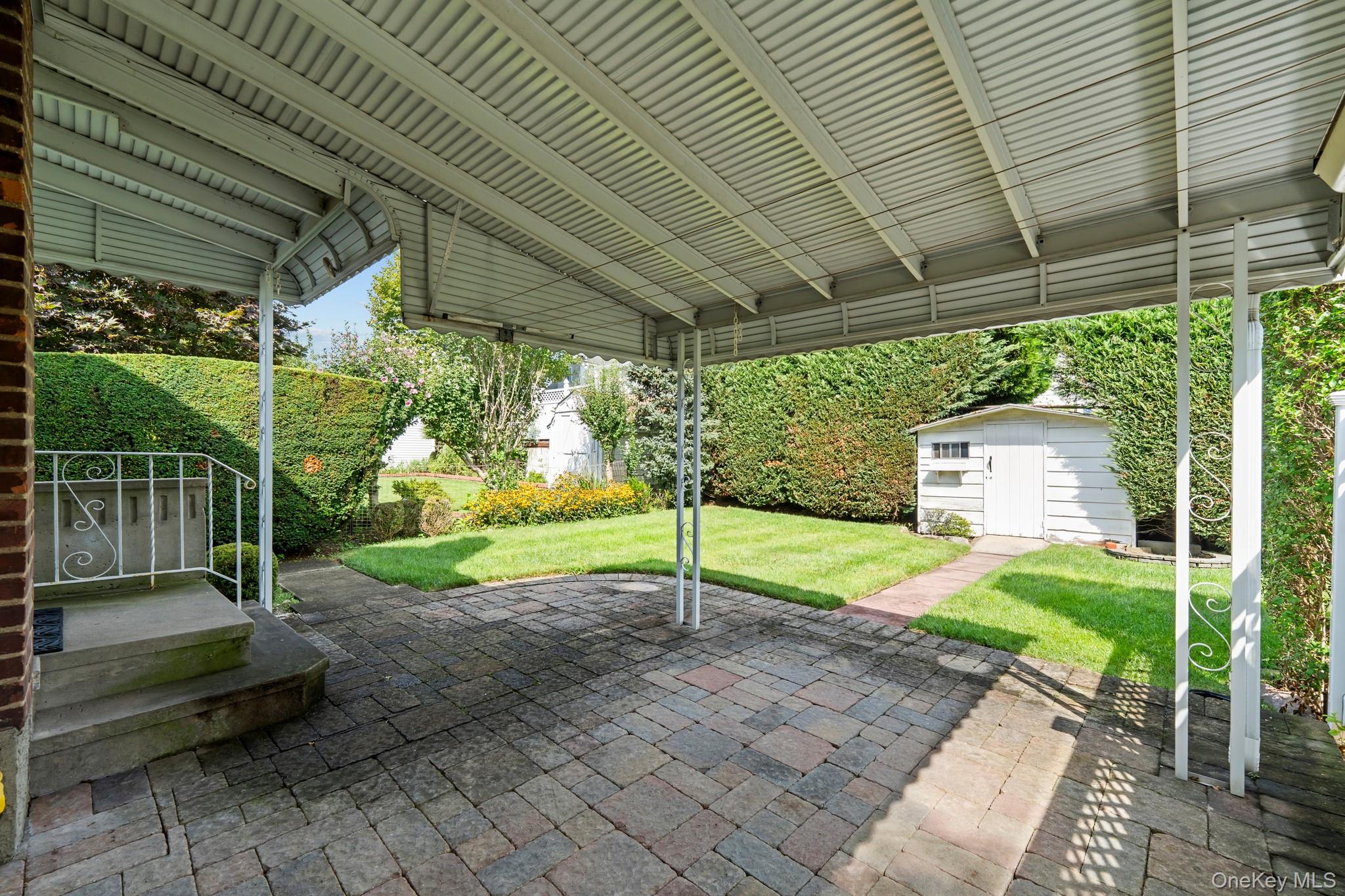 18 Lynton Road Albertson, NY 11507 - Photo 34 of 36 Gallery Image 34