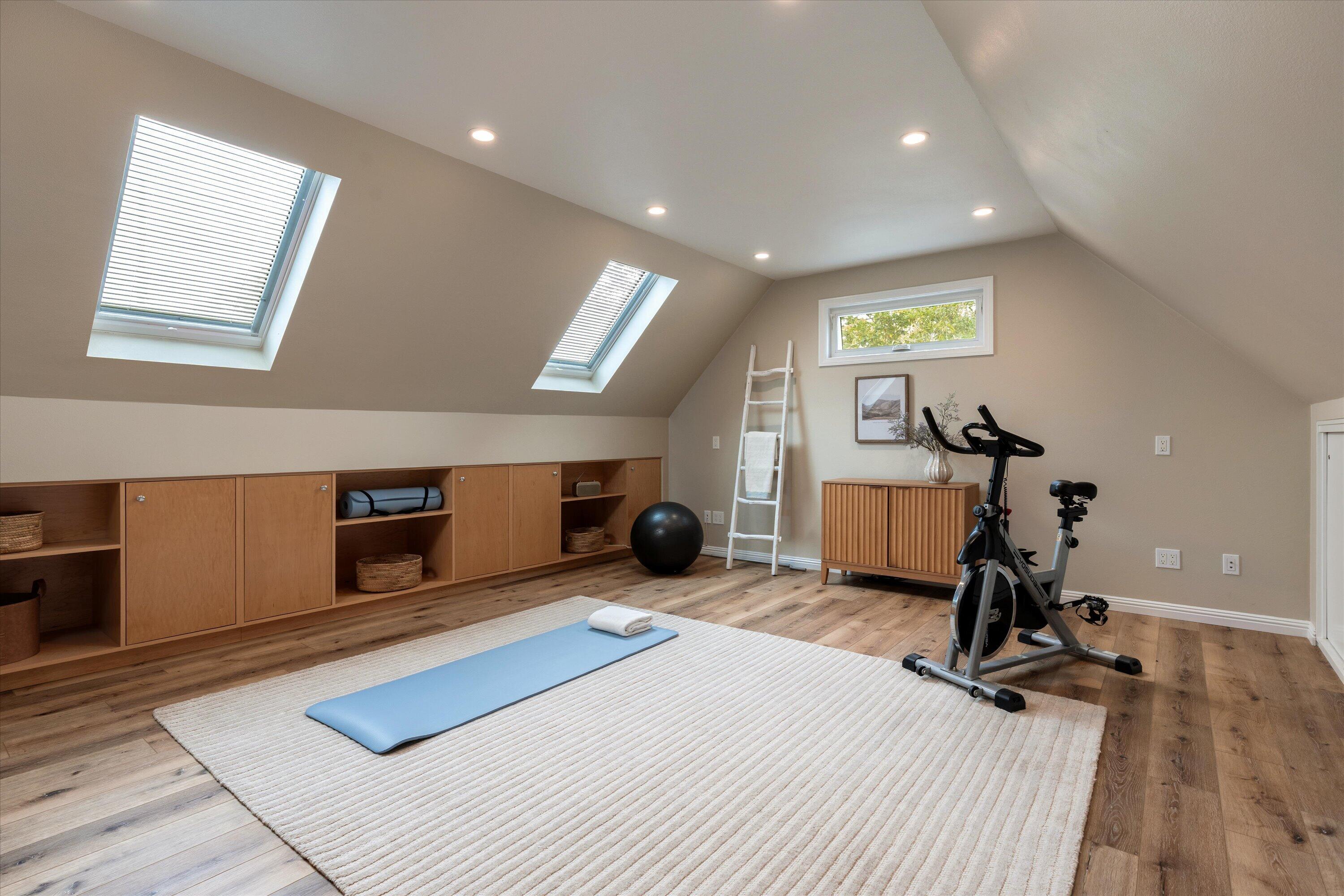 176 Toro Canyon Road Carpinteria, CA 93013 - Photo 23 of 40 Gym/Bonus room