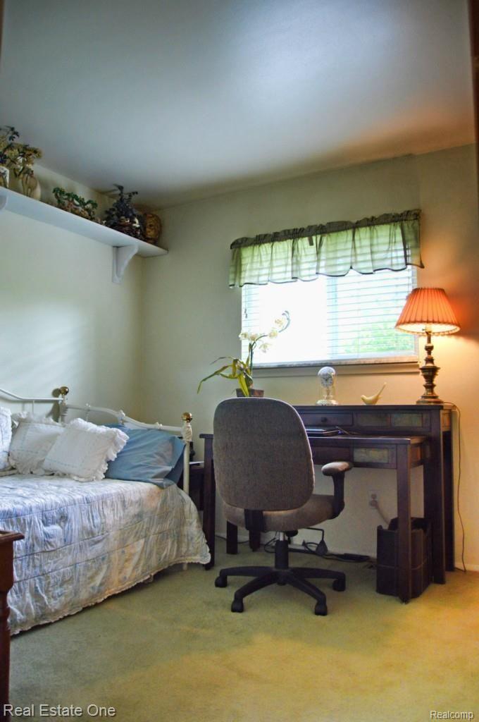 1928 Dawn Ridge Road Walled Lake, MI 48390 - Photo 11 of 19 10 BEDROOM.jpg