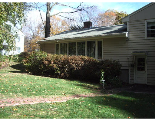 15 Aylesbury Road Worcester, MA 01609 - Photo 2 of 19 Gallery Image 2