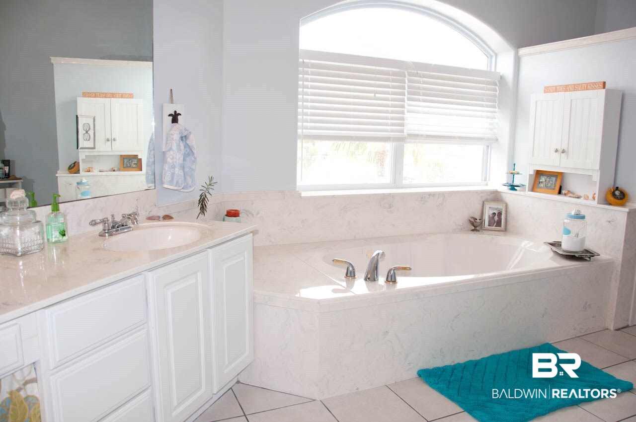 27152 Marina Road, Unit B Orange Beach, AL 36561 - Photo 24 of 37 Jetted Tub in Mastere