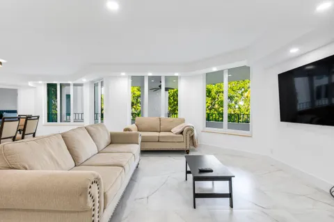 $1,275,000 | 100 Southeast 5th Avenue, Unit 304, Boca Raton, FL 33432