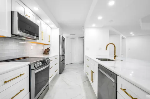 $1,275,000 | 100 Southeast 5th Avenue, Unit 304, Boca Raton, FL 33432