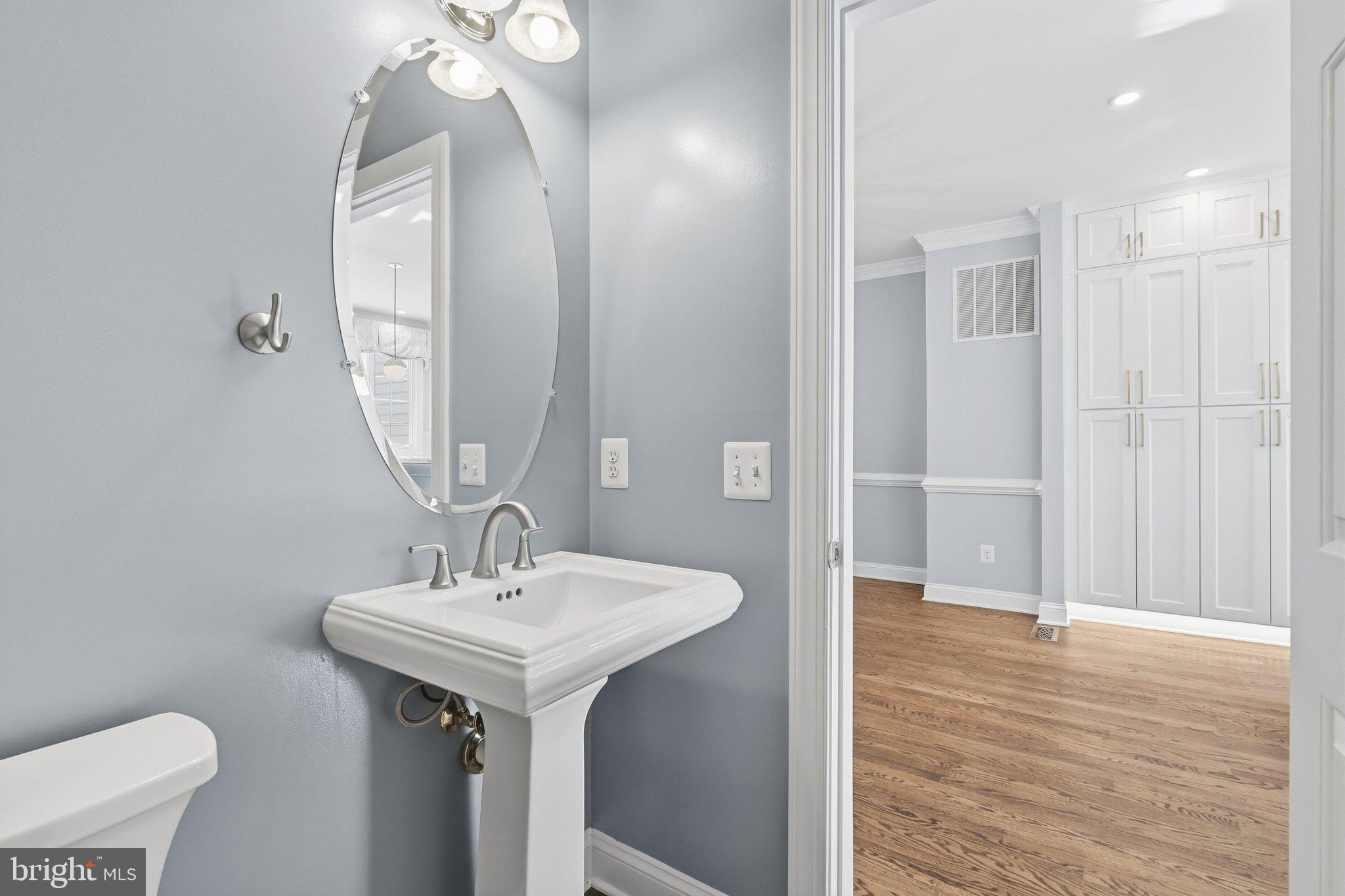 5424 Edsall Ridge Place Alexandria, VA 22312 - Photo 17 of 50 Powder Room