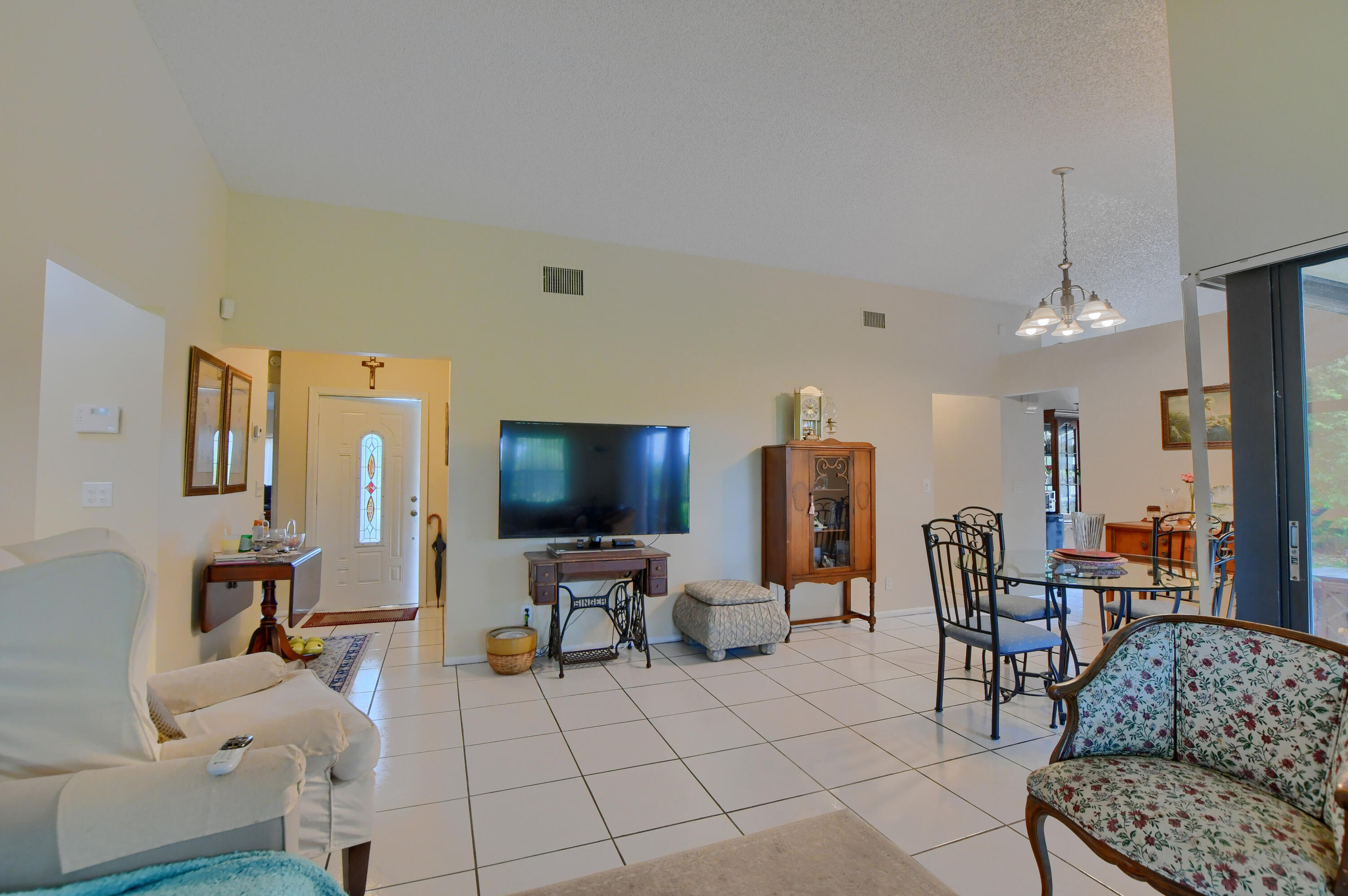 9206 Gettysburg Road Boca Raton, FL 33434 - Photo 5 of 23 Living:Foyer