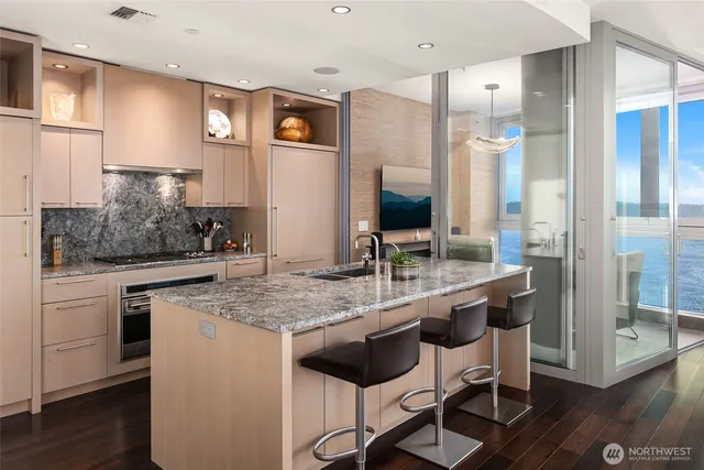 $2,700,000 | 1521 2nd Avenue, Unit 2800, Seattle, WA 98101