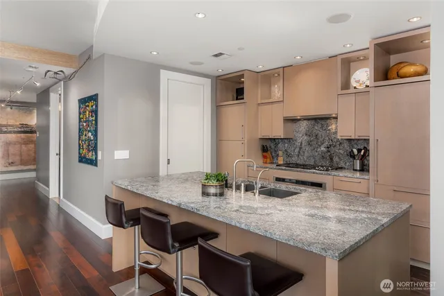 $2,700,000 | 1521 2nd Avenue, Unit 2800, Seattle, WA 98101