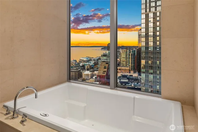 $2,700,000 | 1521 2nd Avenue, Unit 2800, Seattle, WA 98101