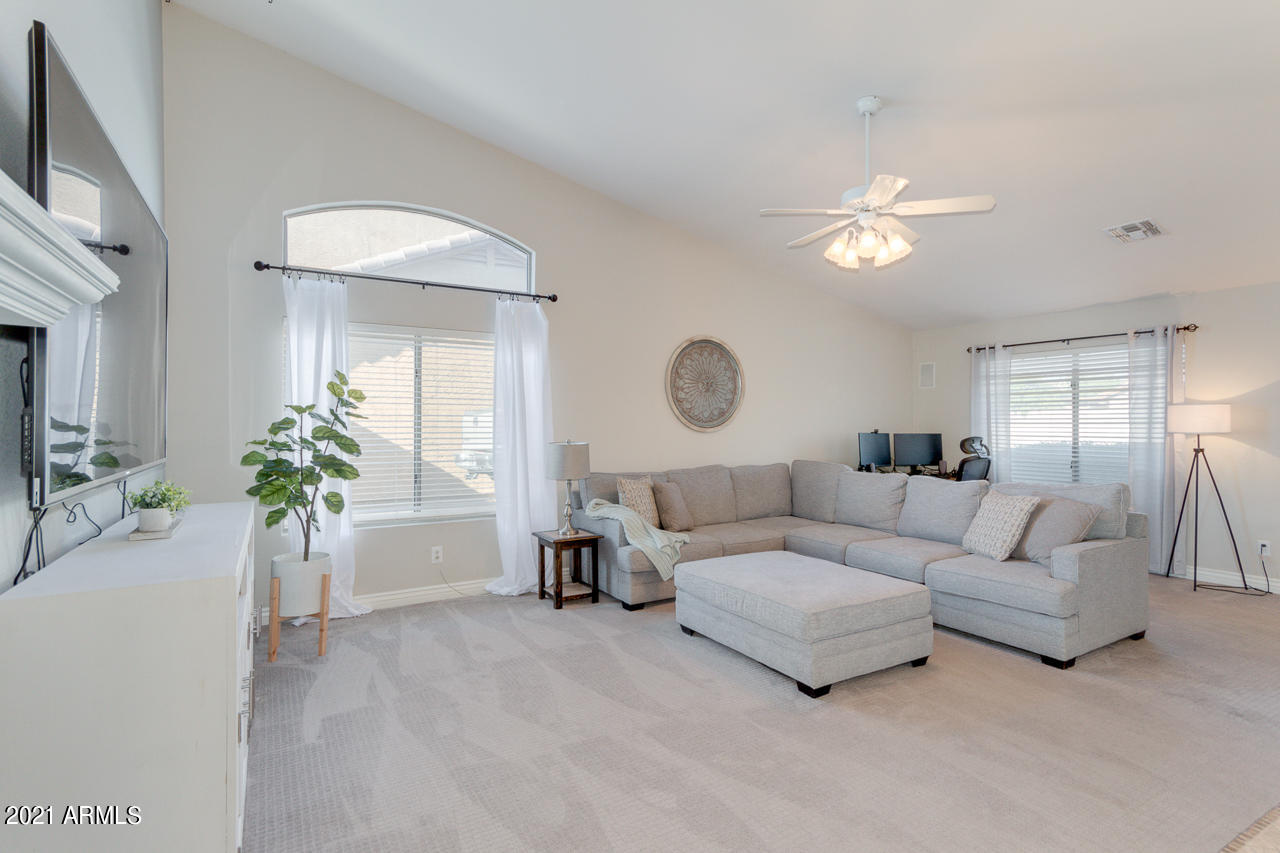 1828 South Rialto Mesa, AZ 85209 - Photo 5 of 53 05-Rialto