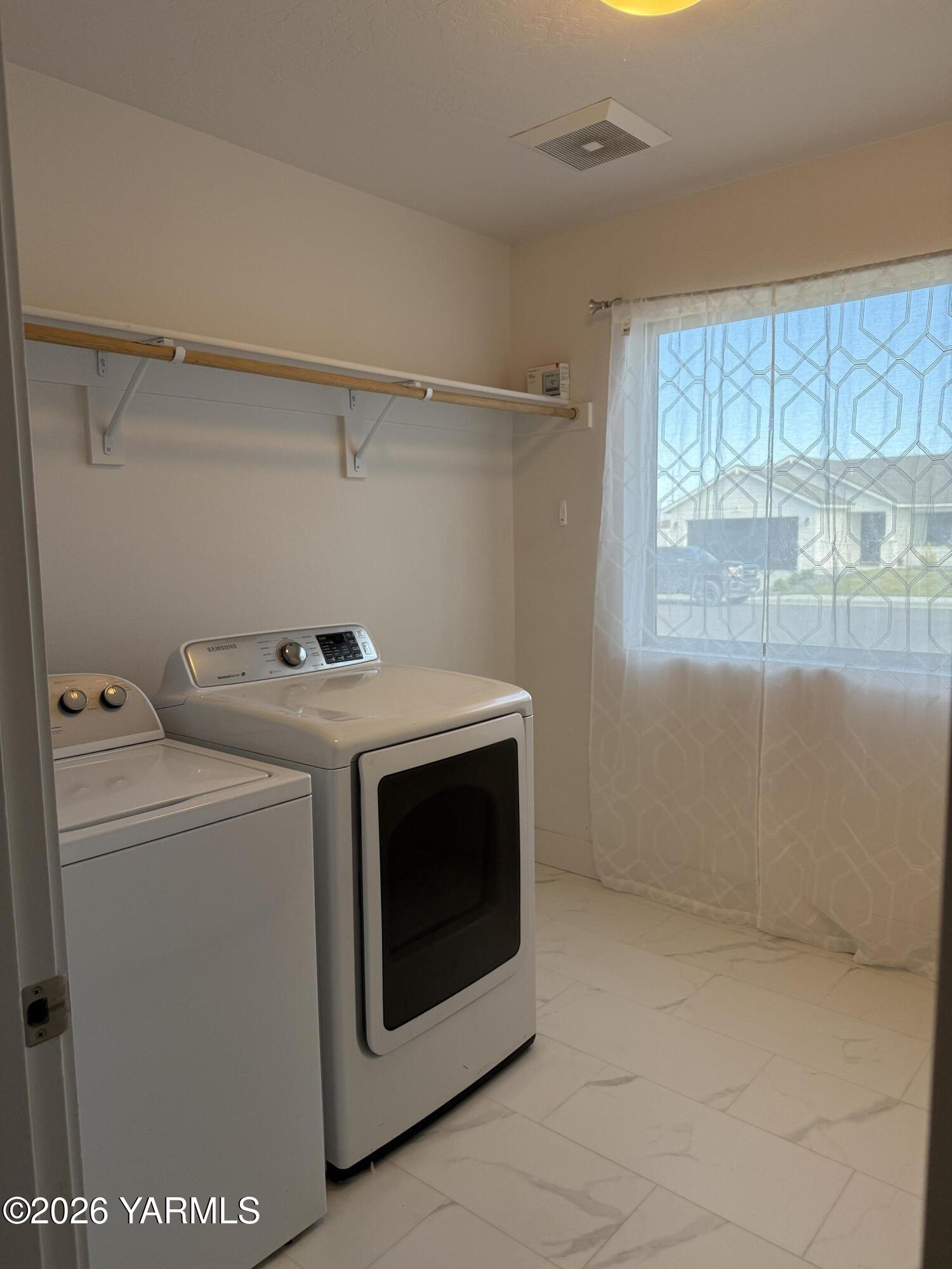 707 Grapevine Street Grandview, WA 98930 - Photo 12 of 14 a utility room with dryer and washer