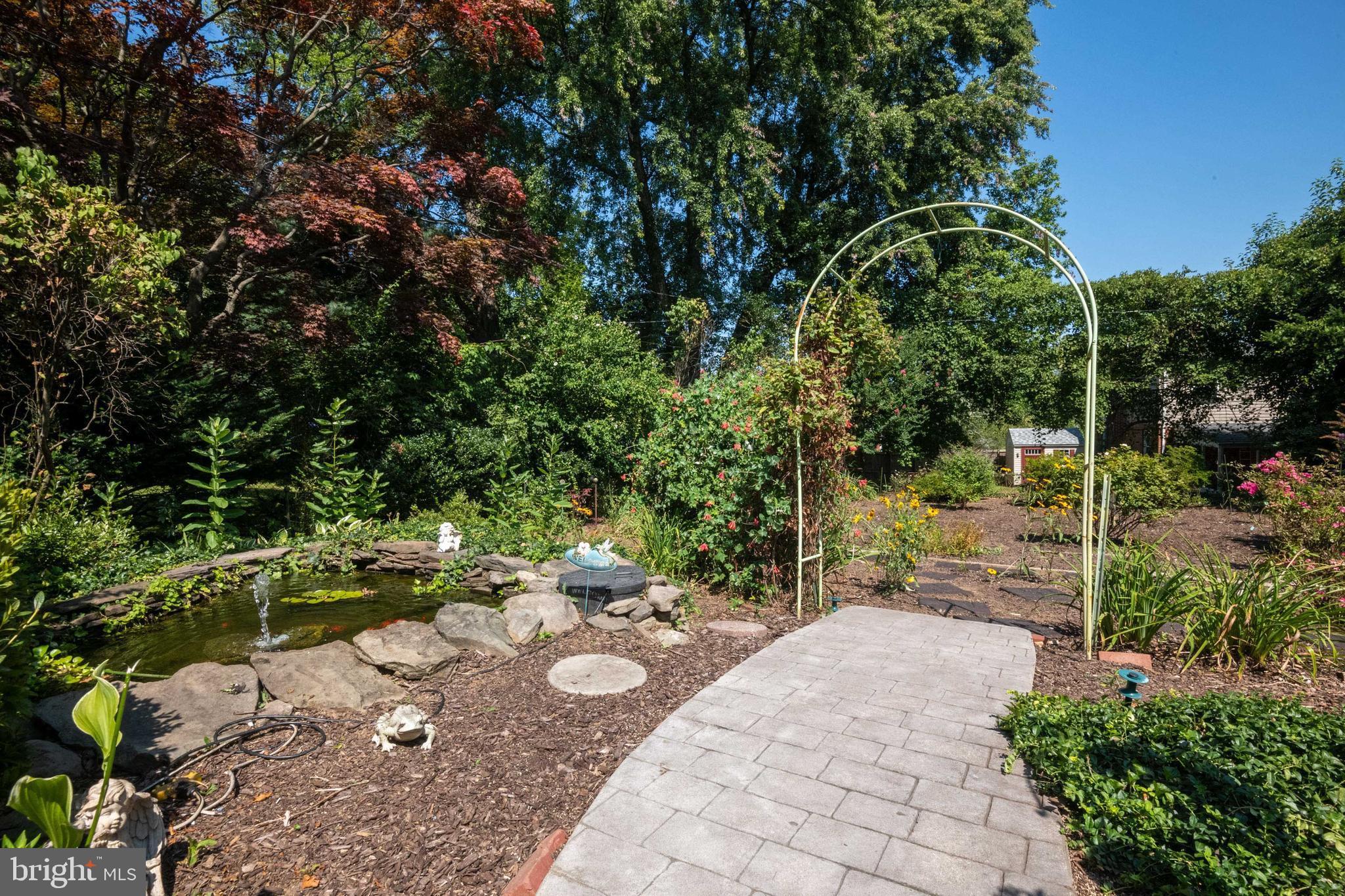 6507 Old Orchard Road Baltimore, MD 21239 - Photo 50 of 56 Path to the back yard.