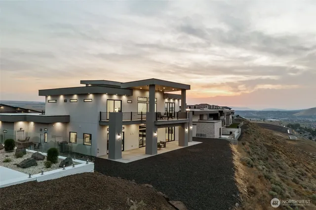 $2,508,000 | 6982 West 22nd Avenue, Kennewick, WA 99338