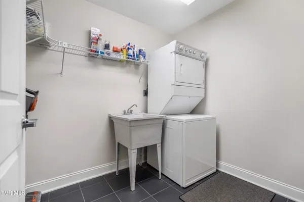 $2,250 | 210 Raceday Center Drive, Unit 1304, Bristol, TN 37620