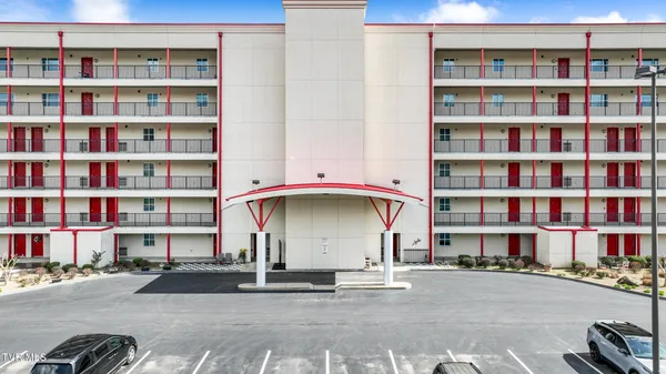 $2,250 | 210 Raceday Center Drive, Unit 1304, Bristol, TN 37620