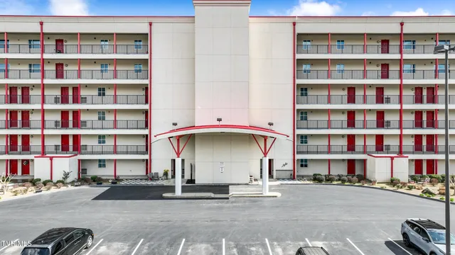 $2,250 | 210 Raceday Center Drive, Unit 1304, Bristol, TN 37620