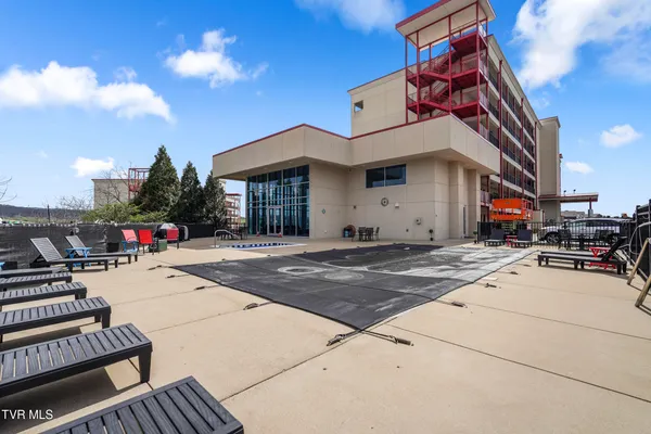 $2,250 | 210 Raceday Center Drive, Unit 1304, Bristol, TN 37620