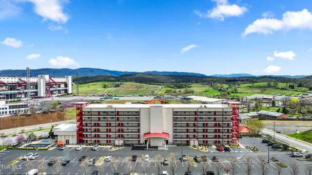 $2,250 | 210 Raceday Center Drive, Unit 1304, Bristol, TN 37620