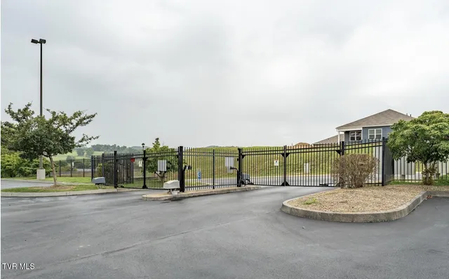 $2,250 | 210 Raceday Center Drive, Unit 1304, Bristol, TN 37620