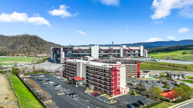 $2,250 | 210 Raceday Center Drive, Unit 1304, Bristol, TN 37620