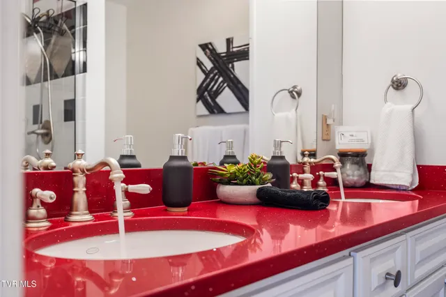 $2,250 | 210 Raceday Center Drive, Unit 1304, Bristol, TN 37620