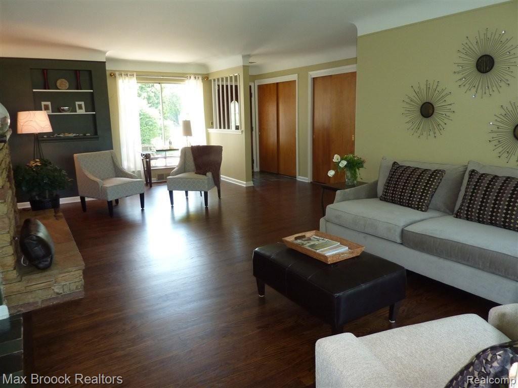3746 West Maple Road Bloomfield Hills, MI 48301 - Photo 4 of 21 Lovely Living Room