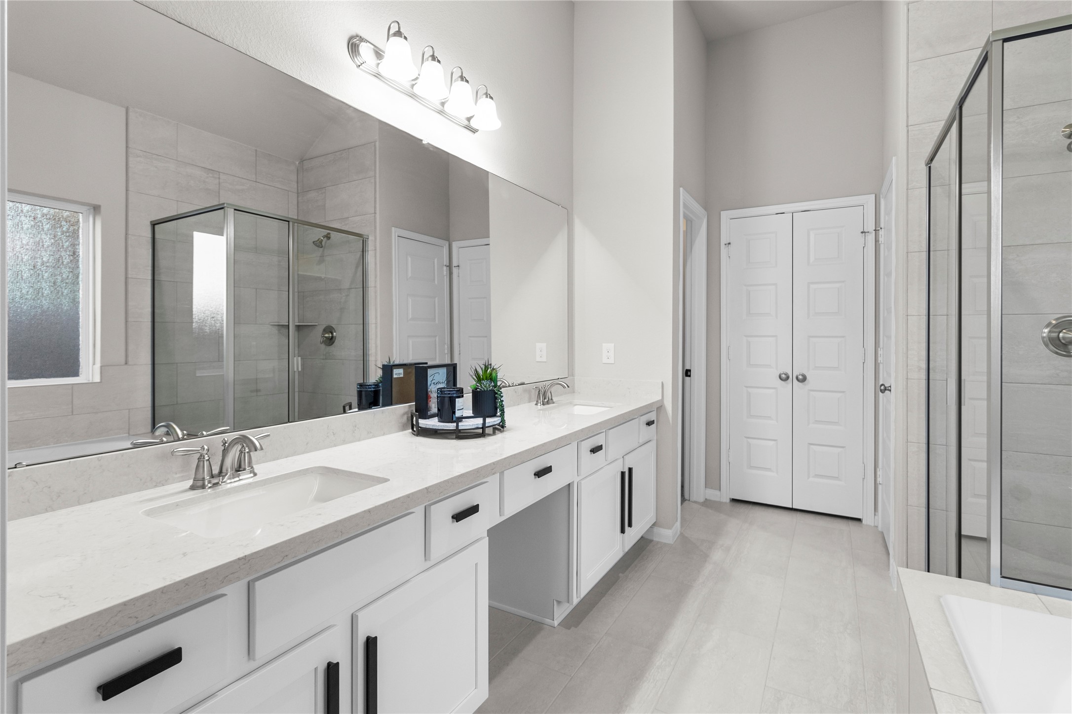 2811 Bisbee Road League City, TX 77573 - Photo 12 of 28 a bathroom with double vanity sinks and a mirror