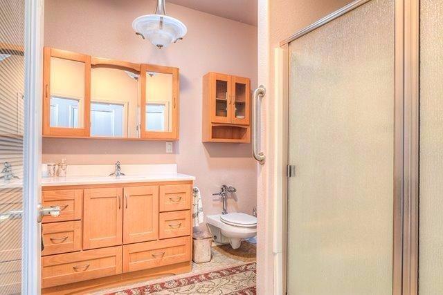 6555 Hugo Road Grants Pass, OR 97526 - Photo 22 of 31 Bathroom