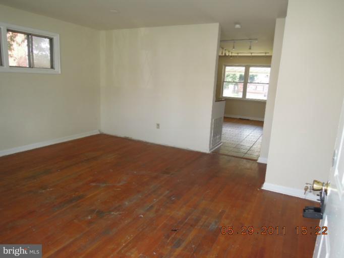 8113 Del Haven Road Dundalk, MD 21222 - Photo 1 of 11 Living Room
